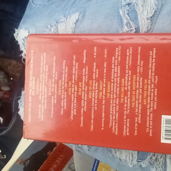 Book new York times best seller Johansen - Picture 2 of 4